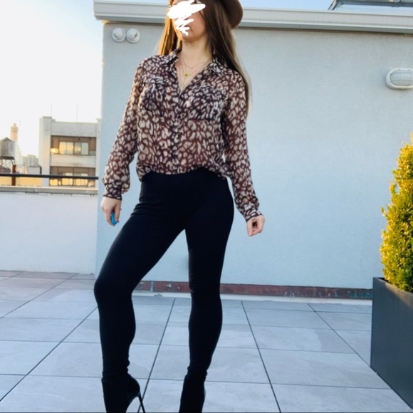 EllenTracy Light Leopard Animal Print Blouse Shirt - Picture 15 of 16